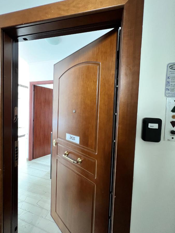 Zeus Bright & New Apartment - 25' Walk To The Acropolis Atene Esterno foto